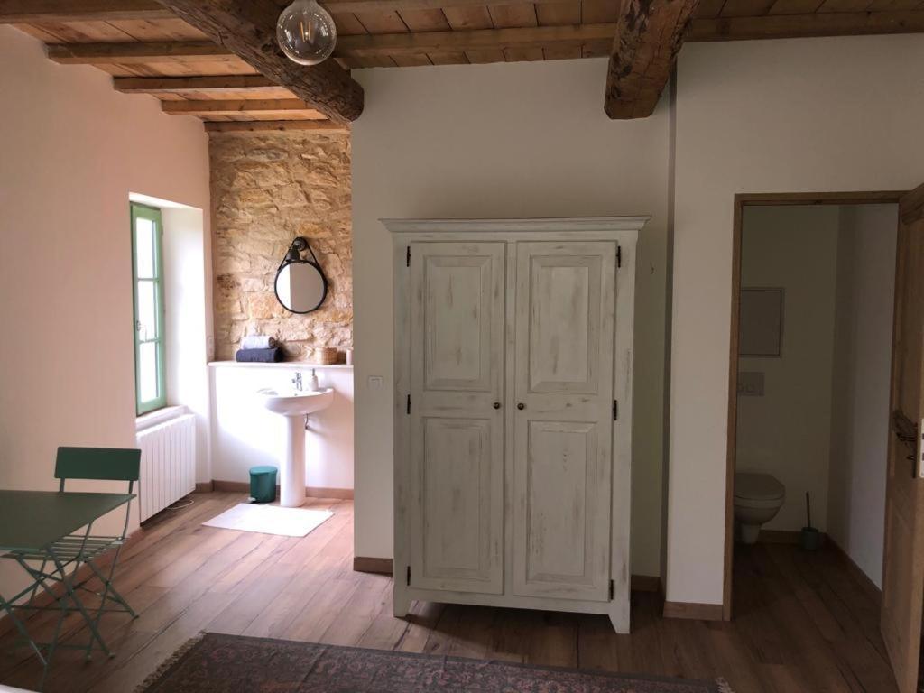 Chambre Du Tilleul - Charme, Confort Et Piscine Sigonce Exterior foto